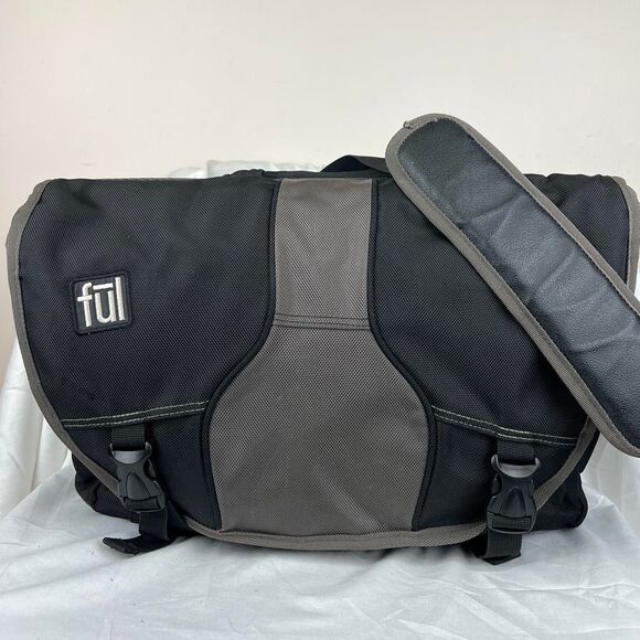 FUL Padded Nylon Crossbody Messenger Laptop Bag bag with padded interior - Picture 2 of 8